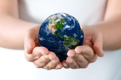 Holding_Earth_in_Hands
